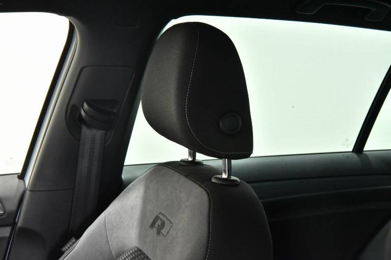 VOLKSWAGEN Golf 20