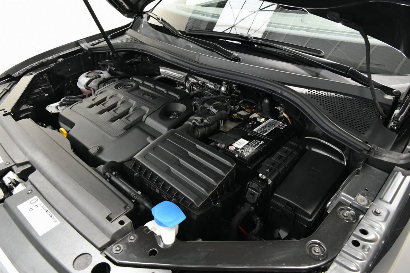 VOLKSWAGEN Tiguan 51