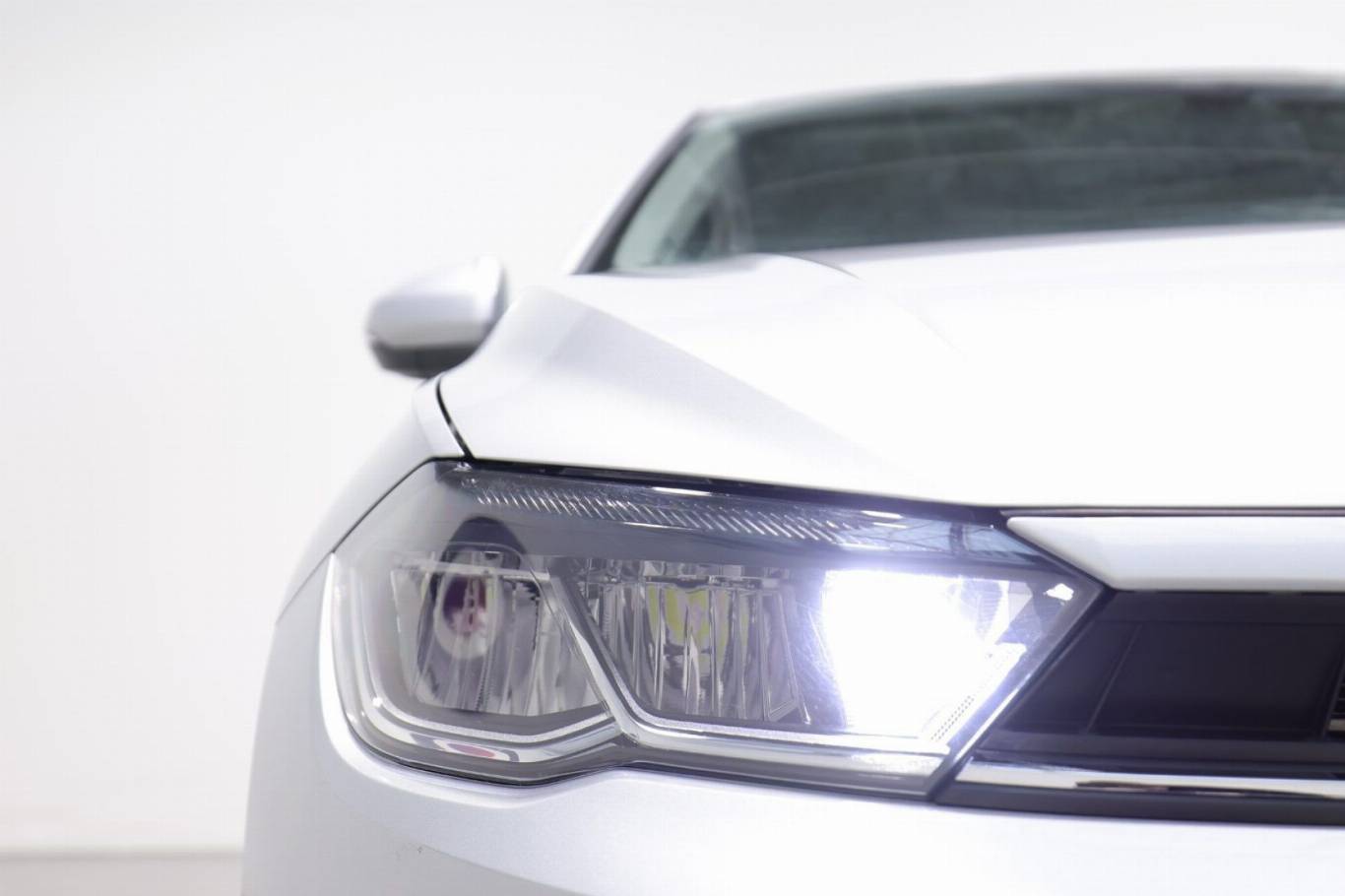 VOLKSWAGEN Polo 12