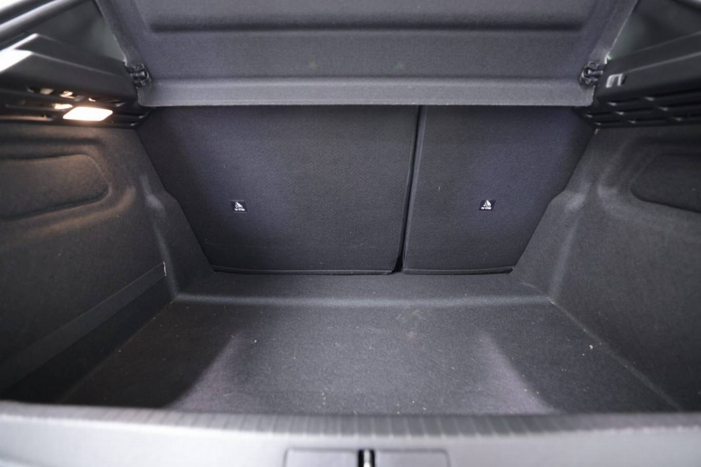 PEUGEOT 208 48