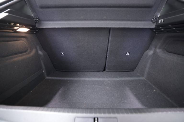 PEUGEOT 208 48