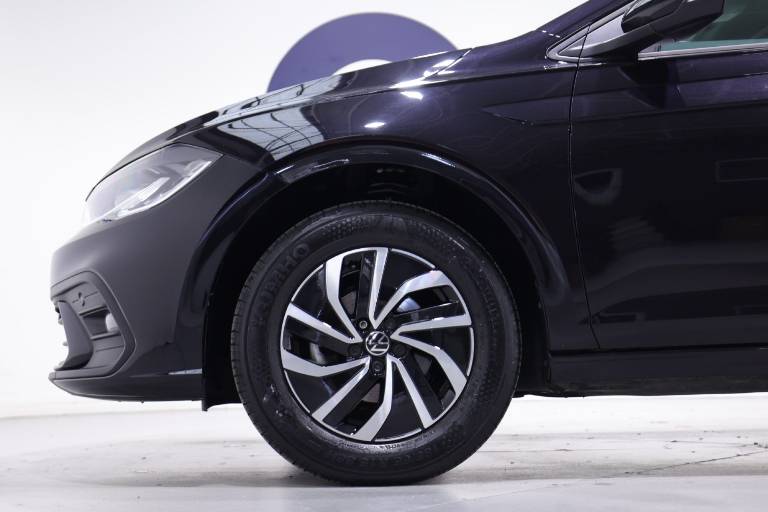 VOLKSWAGEN Polo 18