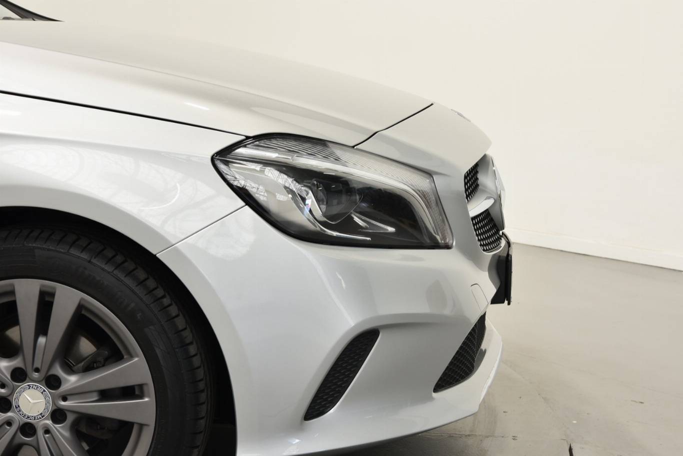 MERCEDES-BENZ A 180 37