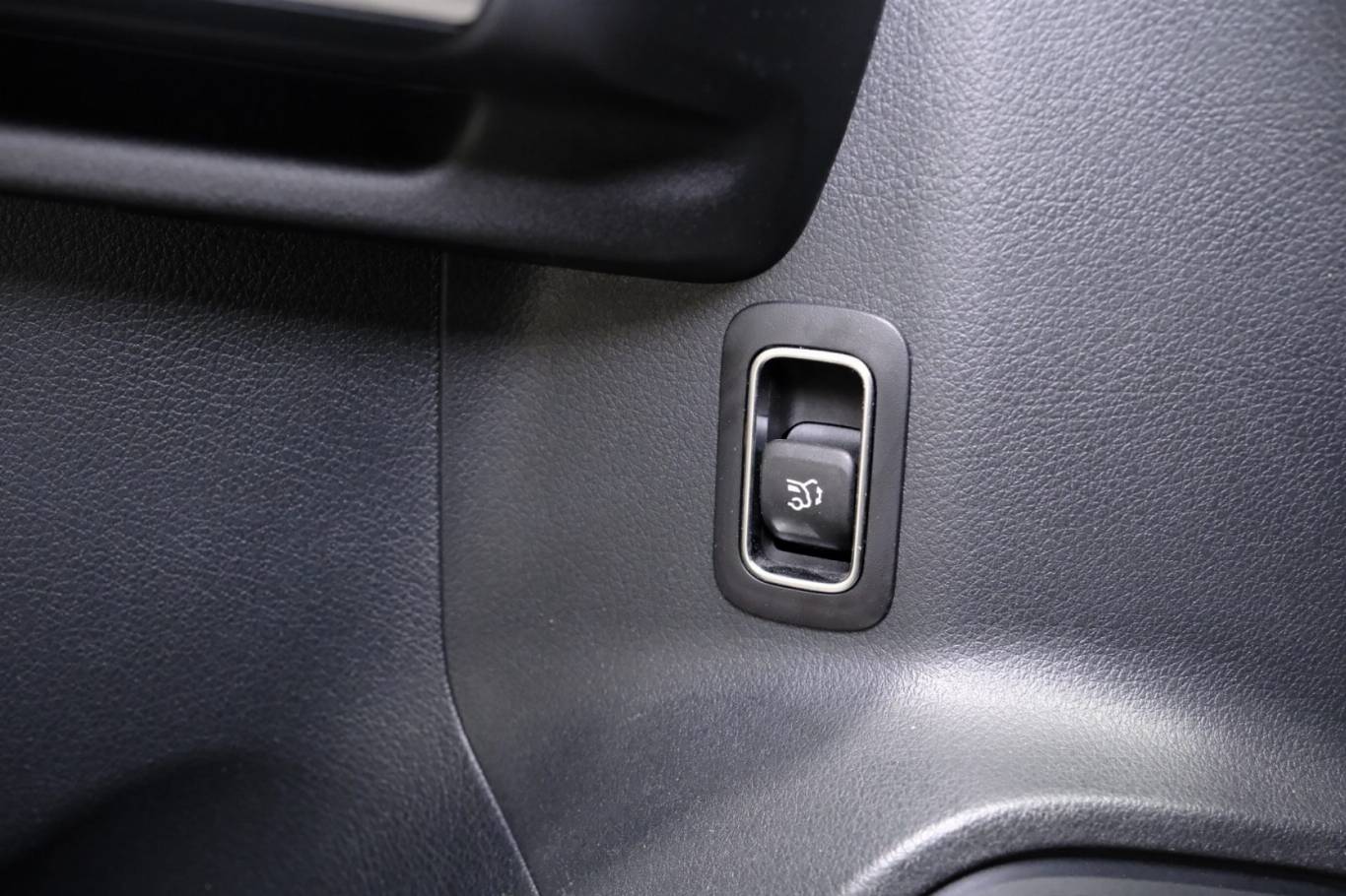 MERCEDES-BENZ GLB 200 39