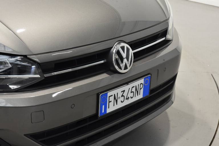 VOLKSWAGEN Polo 42