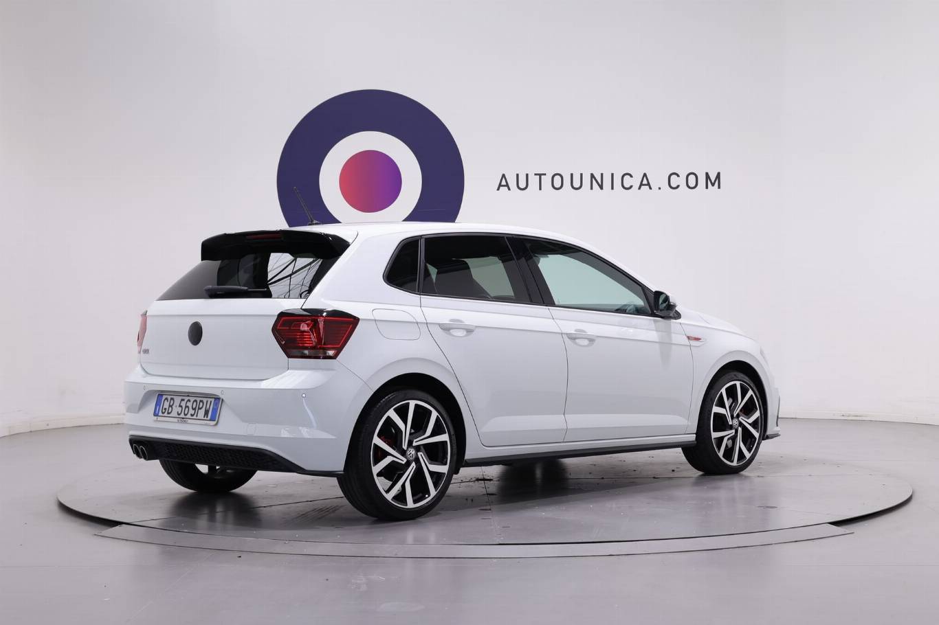 VOLKSWAGEN Polo 15