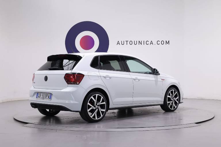 VOLKSWAGEN Polo 15