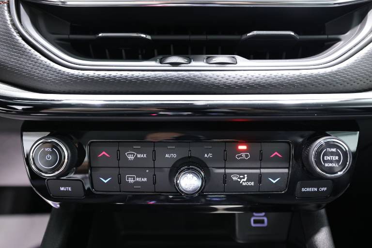 JEEP Compass 32