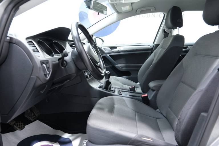 VOLKSWAGEN Golf 20