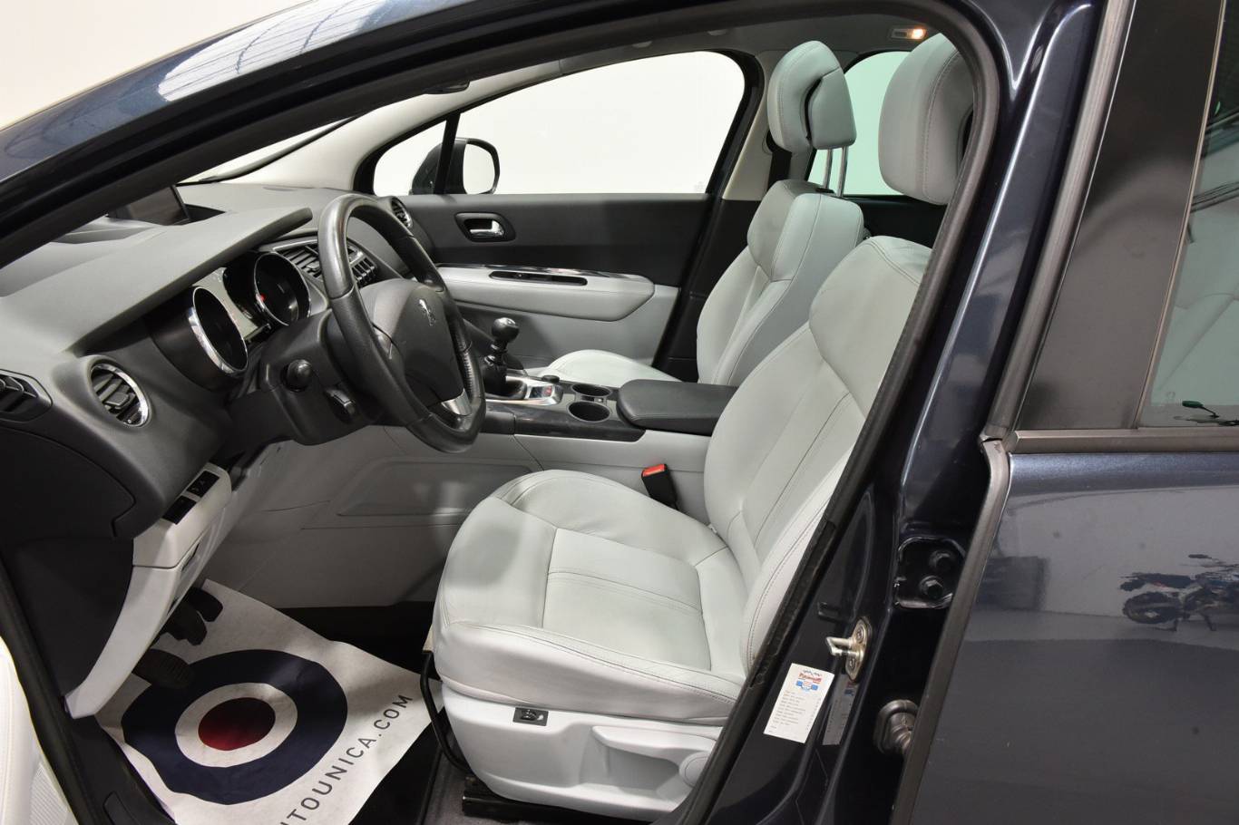 PEUGEOT 3008 9