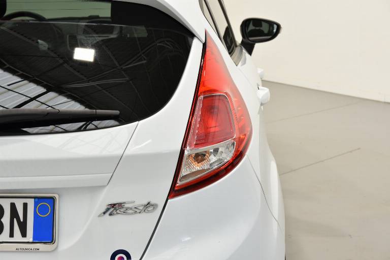 FORD Fiesta 19