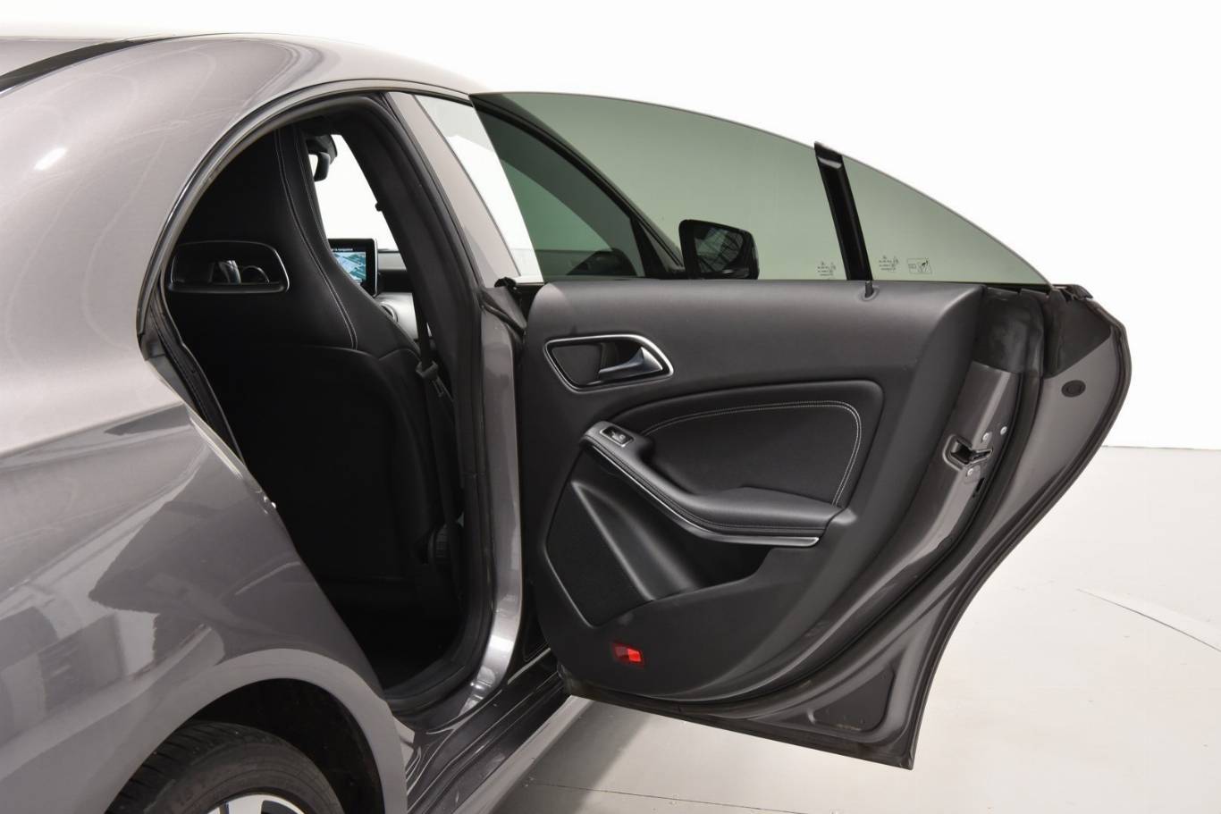 MERCEDES-BENZ CLA 200 42