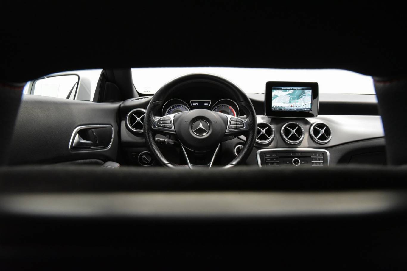 MERCEDES-BENZ CLA 200 49