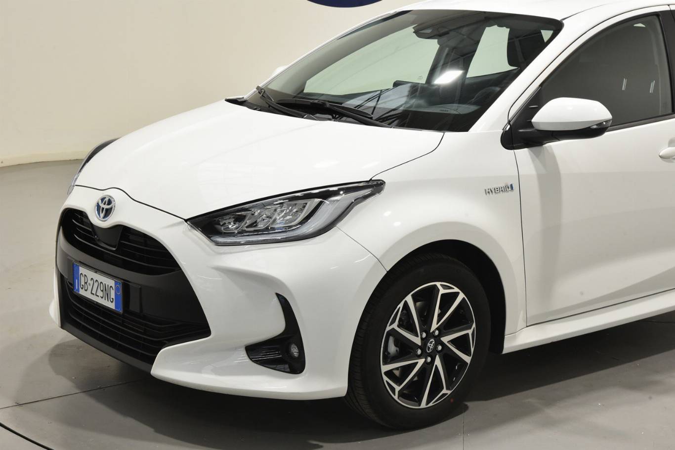 TOYOTA Yaris 2