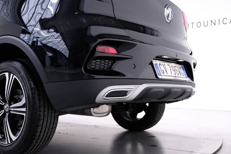 MG ZS 44
