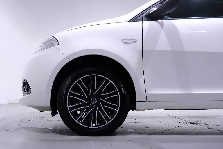 LANCIA Ypsilon 11