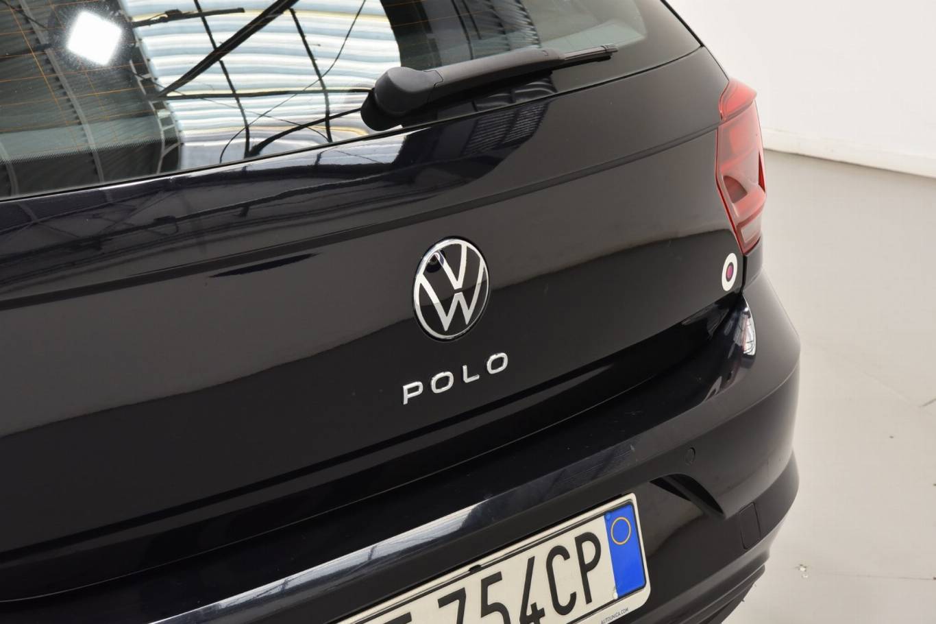 VOLKSWAGEN Polo 32