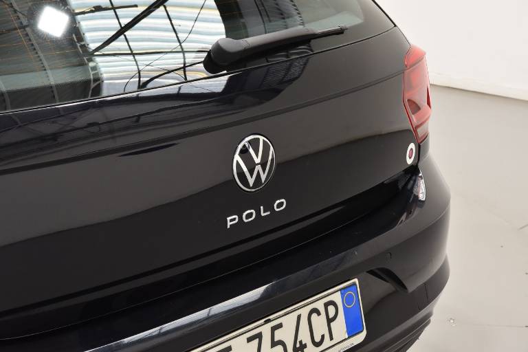 VOLKSWAGEN Polo 32