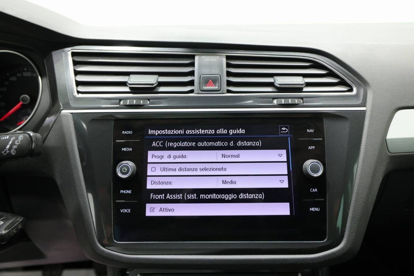 VOLKSWAGEN Tiguan 26