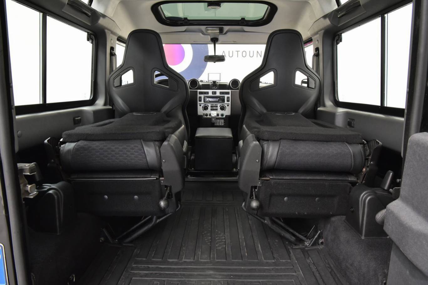 LAND ROVER Defender 62