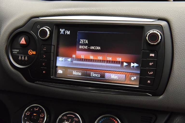 TOYOTA Yaris 22