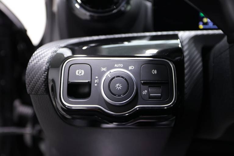 MERCEDES-BENZ A 180 27