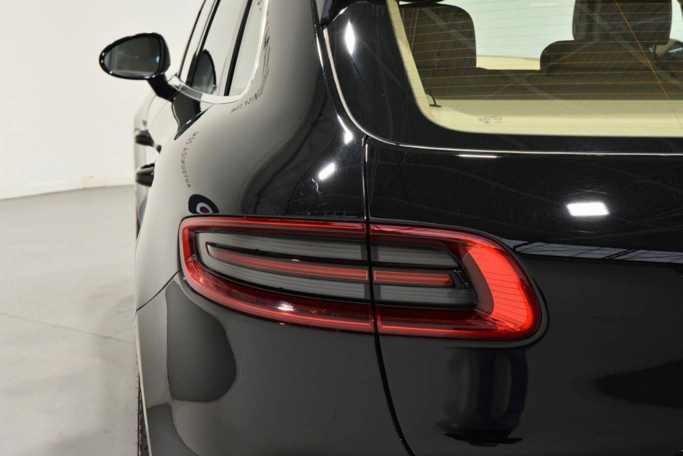 PORSCHE Macan 17