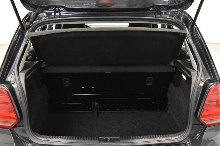 VOLKSWAGEN Polo 29
