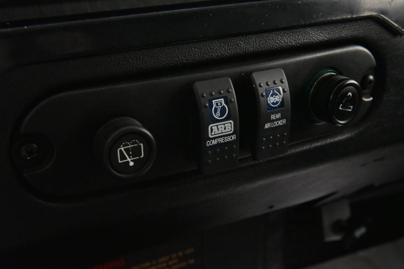 LAND ROVER Defender 23