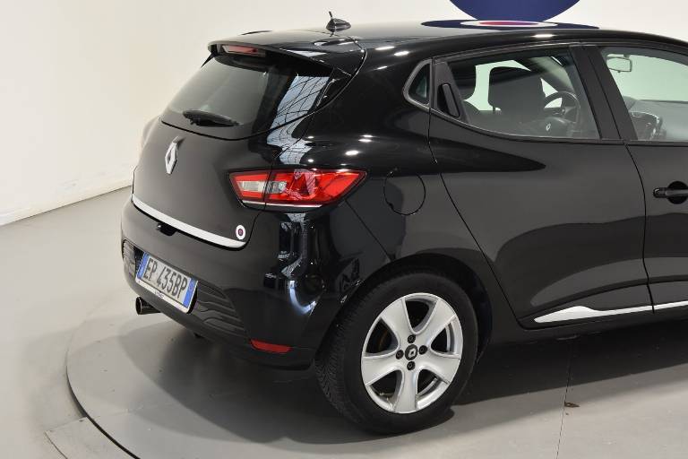 RENAULT Clio 23