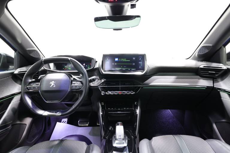 PEUGEOT 208 10
