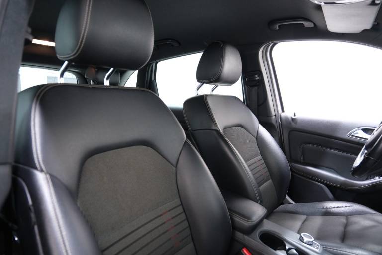 MERCEDES-BENZ B 180 51