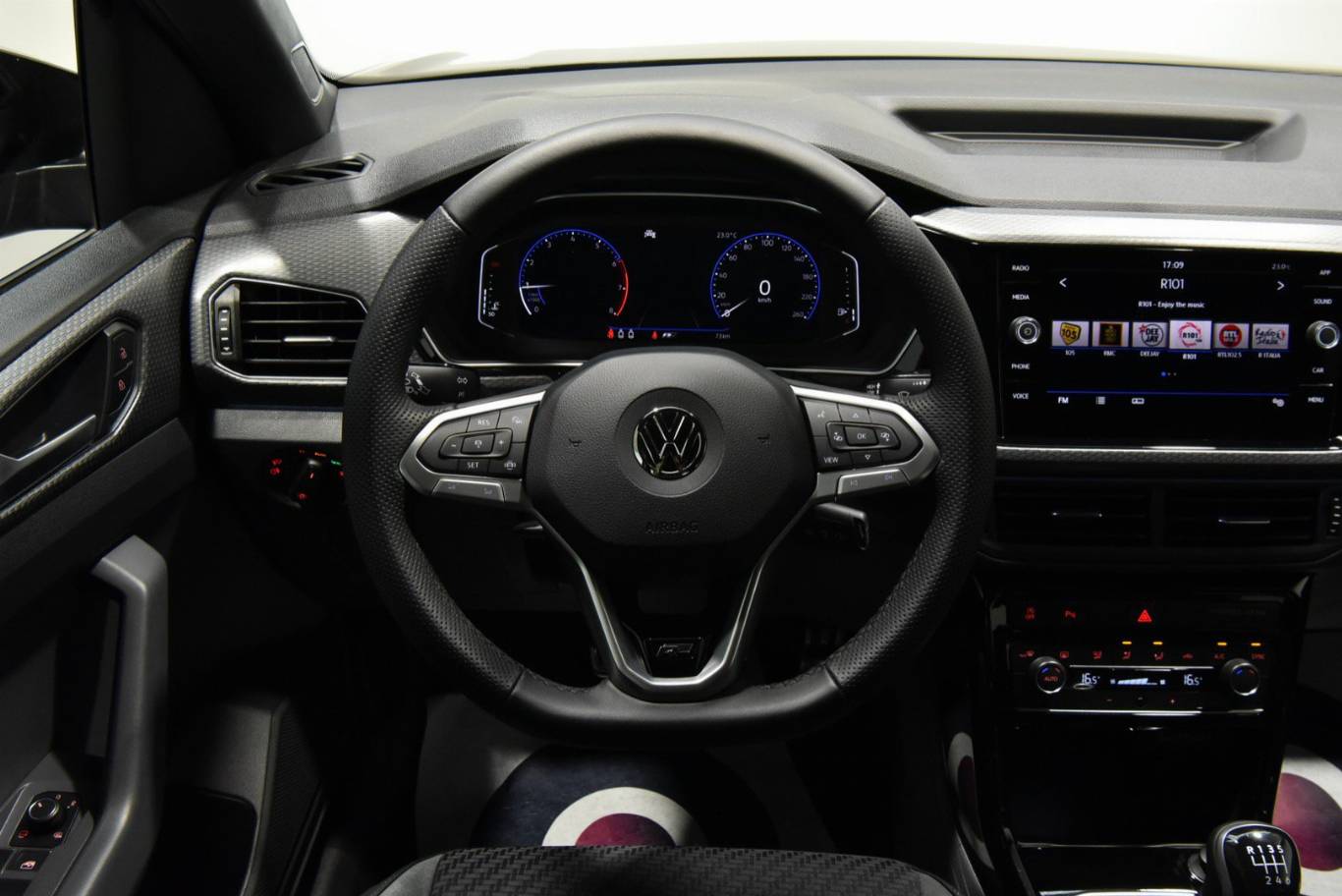 VOLKSWAGEN T-Cross 23