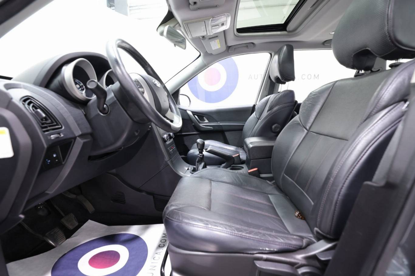 MAHINDRA XUV500 19