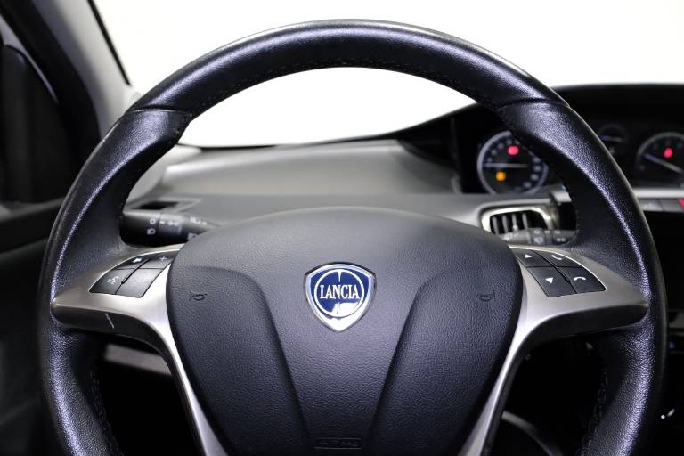 LANCIA Ypsilon 7