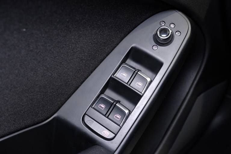 AUDI A4 26