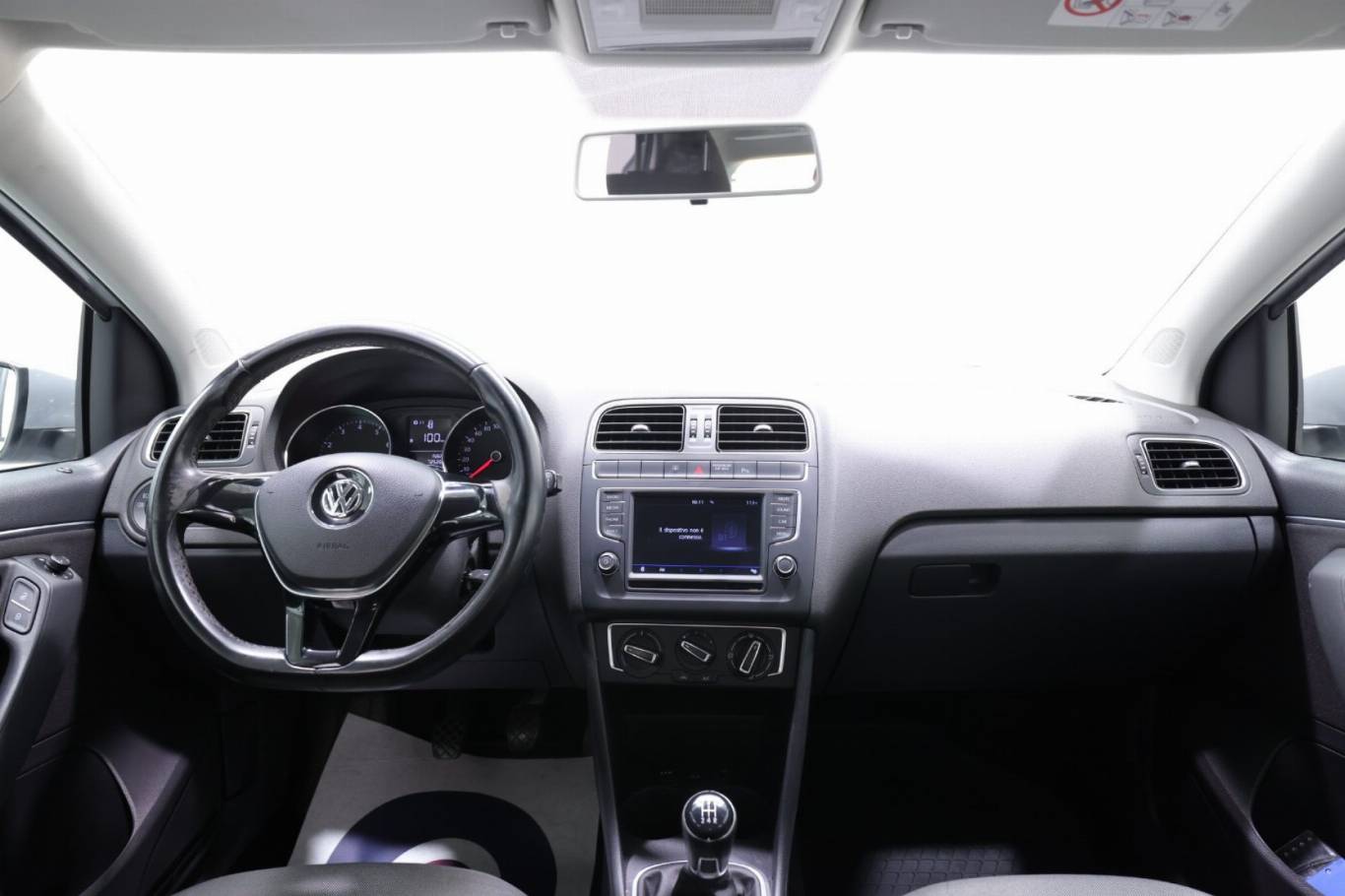 VOLKSWAGEN Polo 10