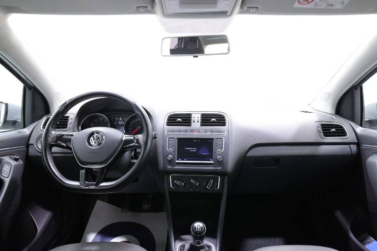 VOLKSWAGEN Polo 10