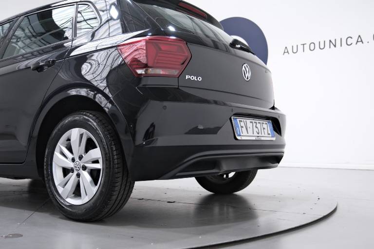 VOLKSWAGEN Polo 44