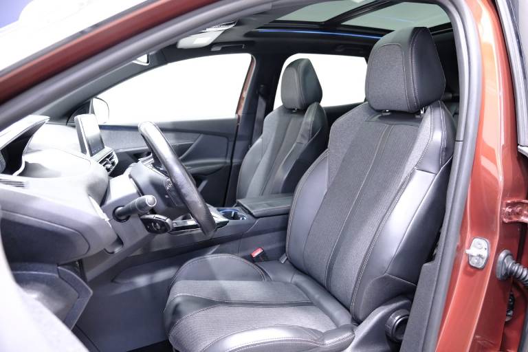 PEUGEOT 3008 6