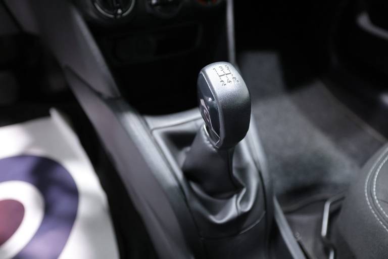 PEUGEOT 208 26