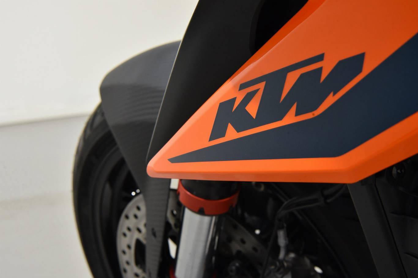 KTM 1290 Super Duke R 26