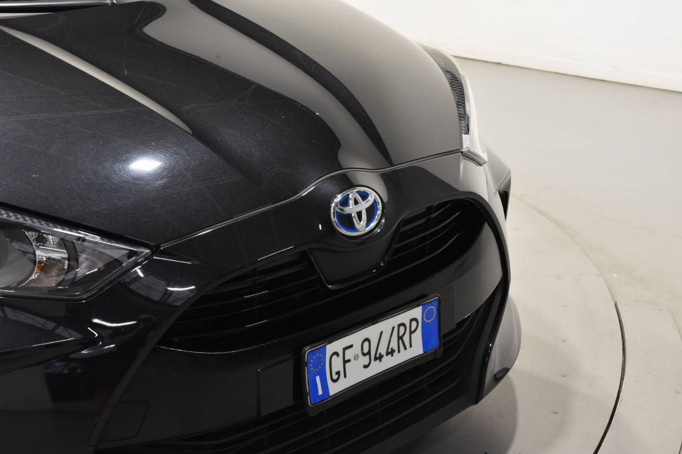 TOYOTA Yaris 24