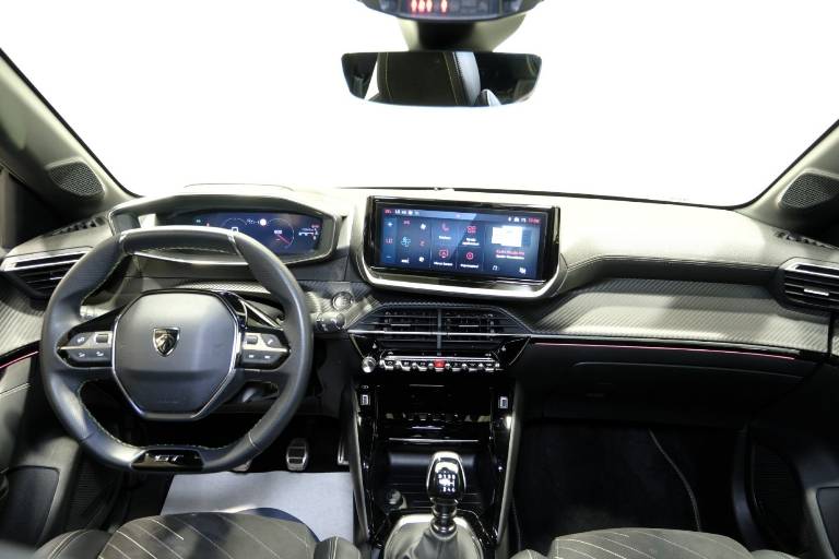 PEUGEOT 208 10