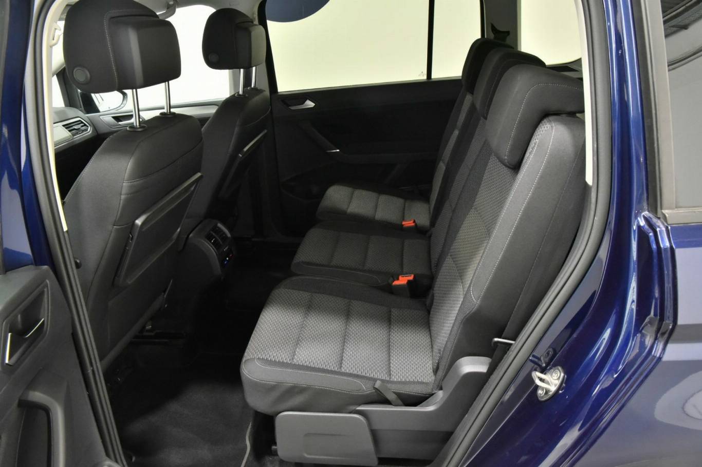 VOLKSWAGEN Touran 36