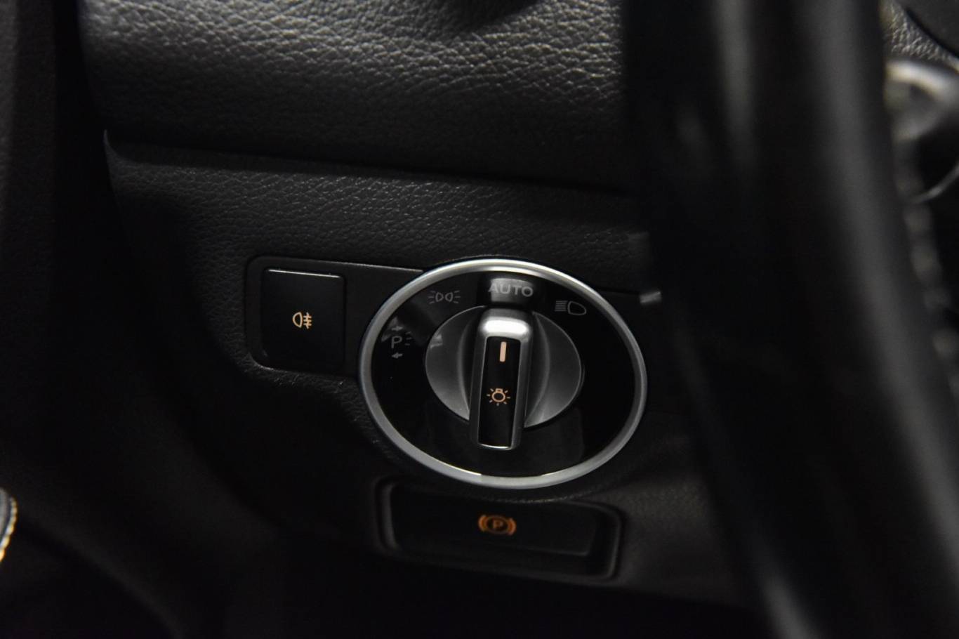 MERCEDES-BENZ CLA 200 30