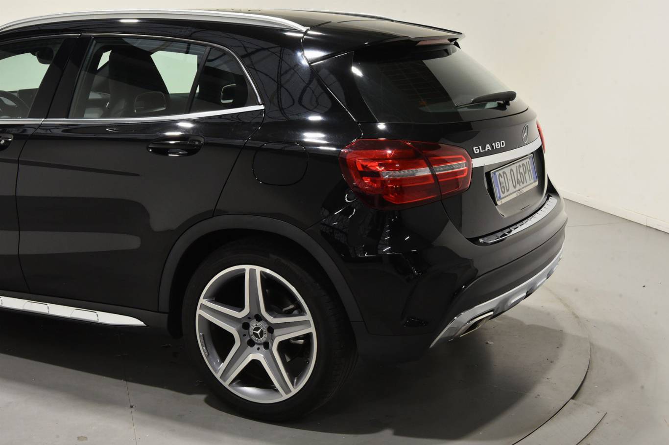 MERCEDES-BENZ GLA 180 35
