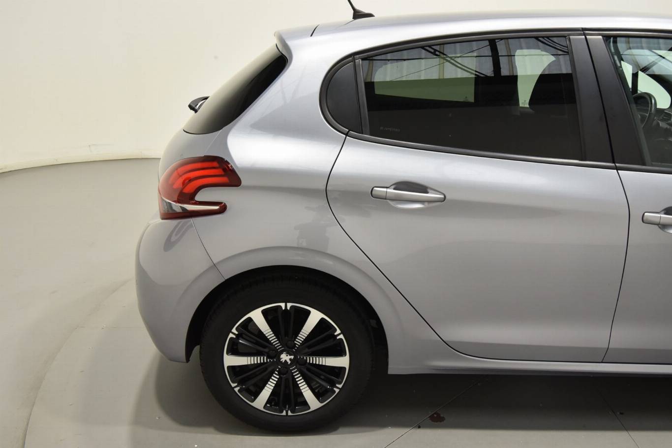 PEUGEOT 208 50