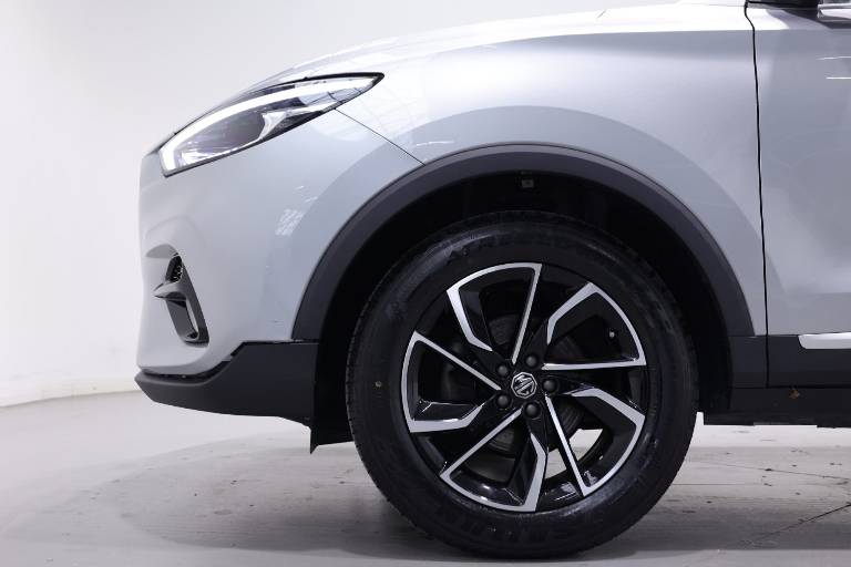 MG ZS 18