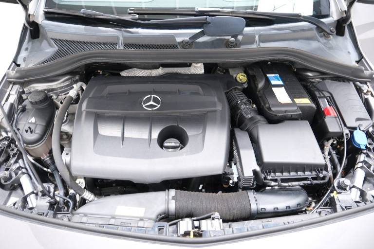 MERCEDES-BENZ B 180 55